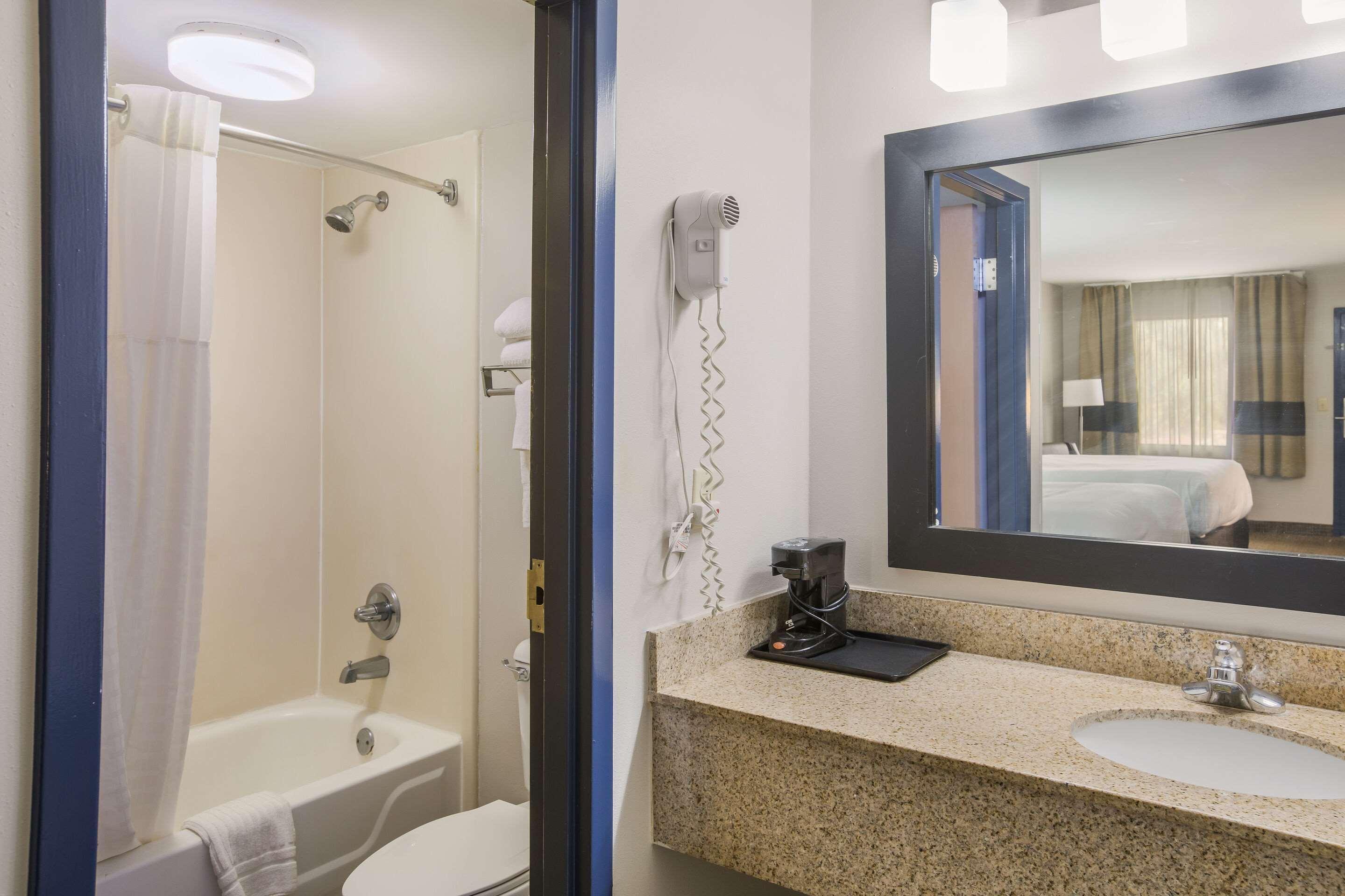 Clarion Pointe Forsyth I-75 Hotel Kültér fotó