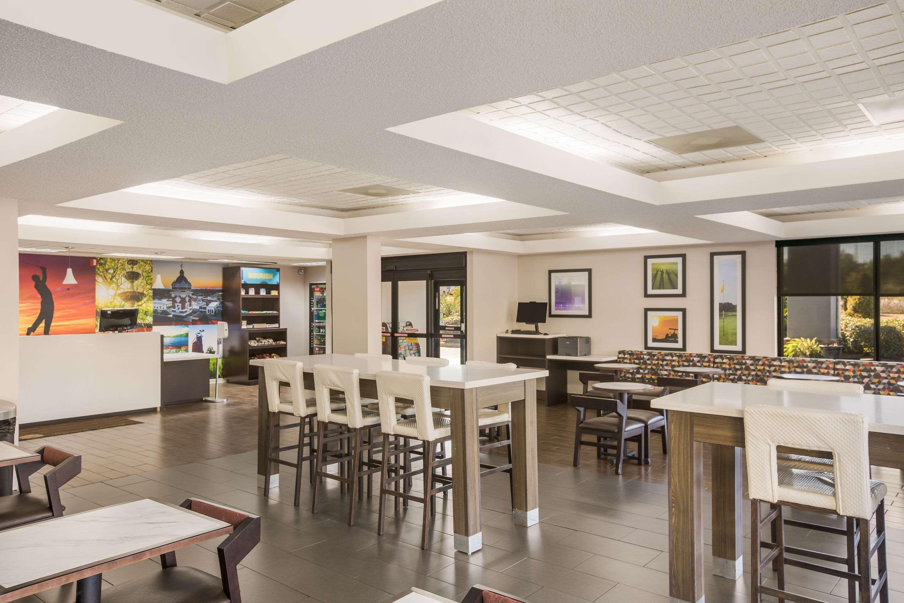 Clarion Pointe Forsyth I-75 Hotel Kültér fotó