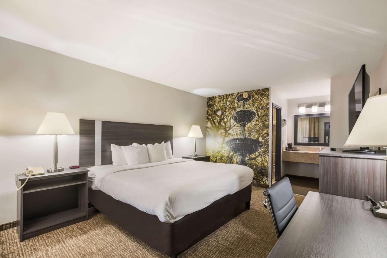 Clarion Pointe Forsyth I-75 Hotel Kültér fotó