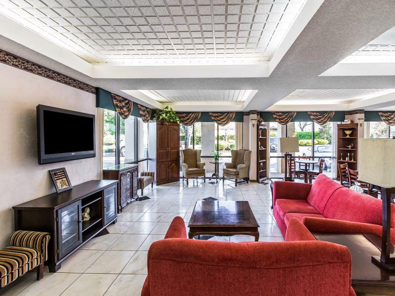 Clarion Pointe Forsyth I-75 Hotel Kültér fotó